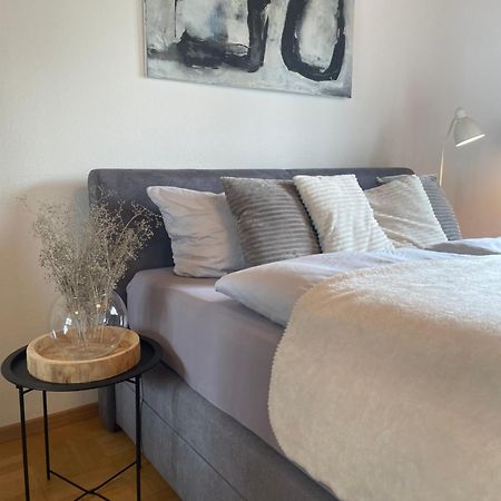 Crown Living Design Apartment - 2 Schlafzimmer - Kueche - Gratis Parkplatz - Abstellraum Fuer Fahrraeder/Ski Mader Buitenkant foto
