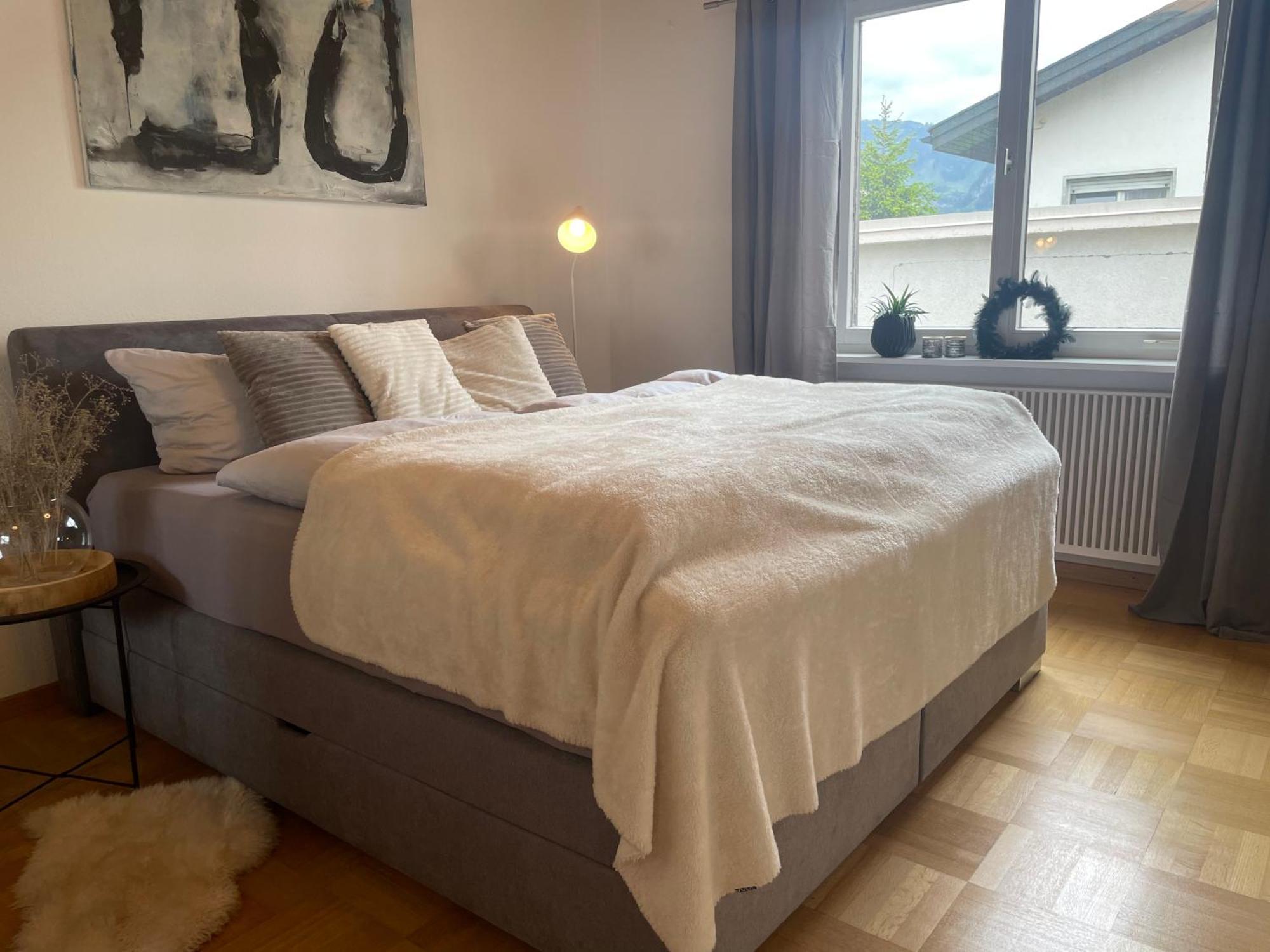 Crown Living Design Apartment - 2 Schlafzimmer - Kueche - Gratis Parkplatz - Abstellraum Fuer Fahrraeder/Ski Mader Buitenkant foto