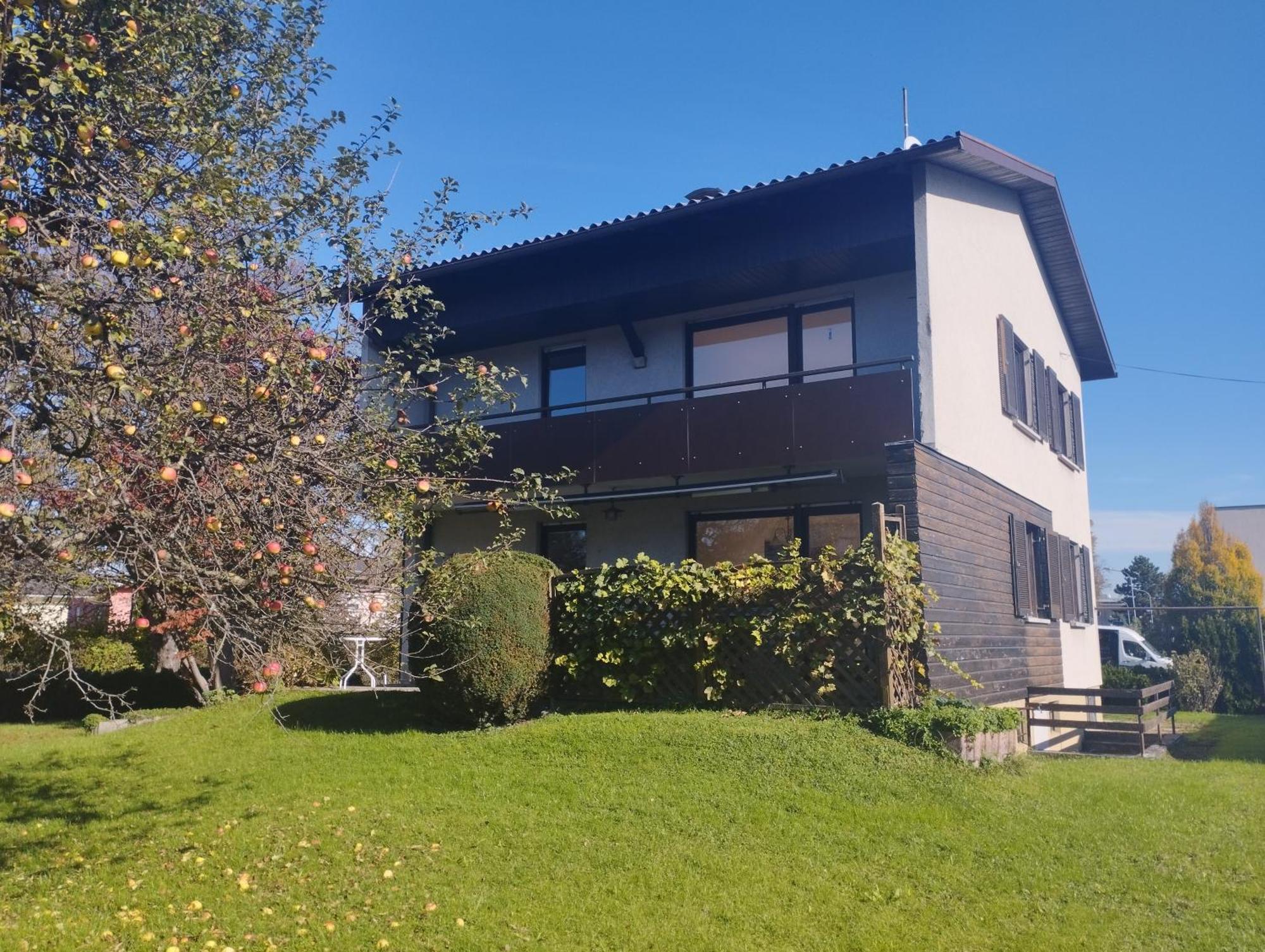 Crown Living Design Apartment - 2 Schlafzimmer - Kueche - Gratis Parkplatz - Abstellraum Fuer Fahrraeder/Ski Mader Buitenkant foto