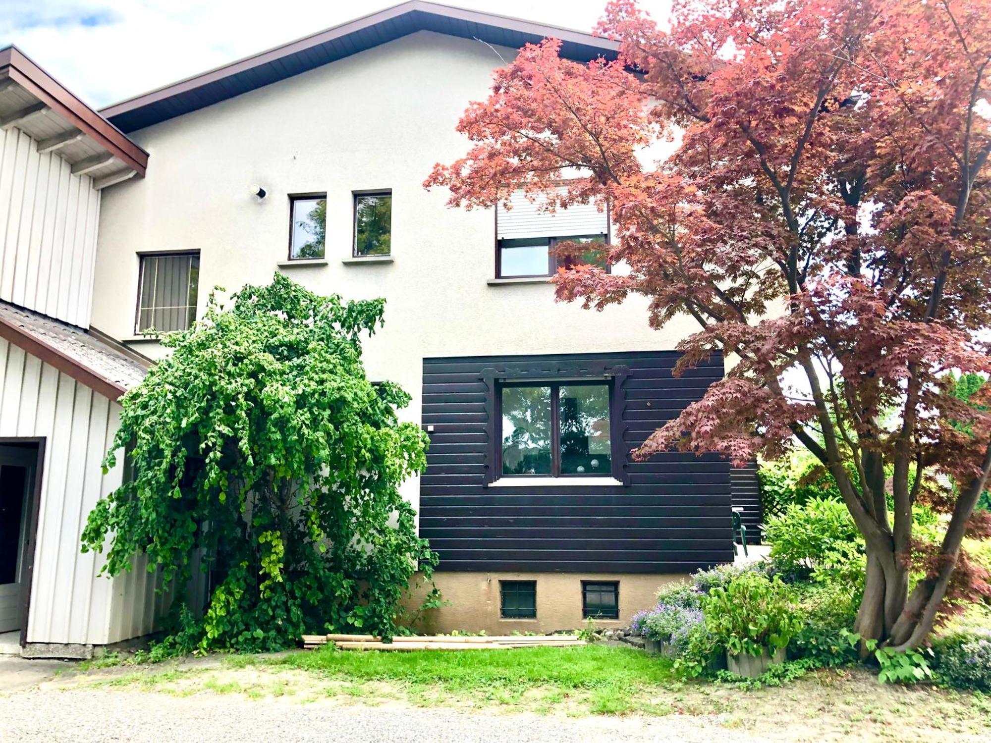 Crown Living Design Apartment - 2 Schlafzimmer - Kueche - Gratis Parkplatz - Abstellraum Fuer Fahrraeder/Ski Mader Buitenkant foto