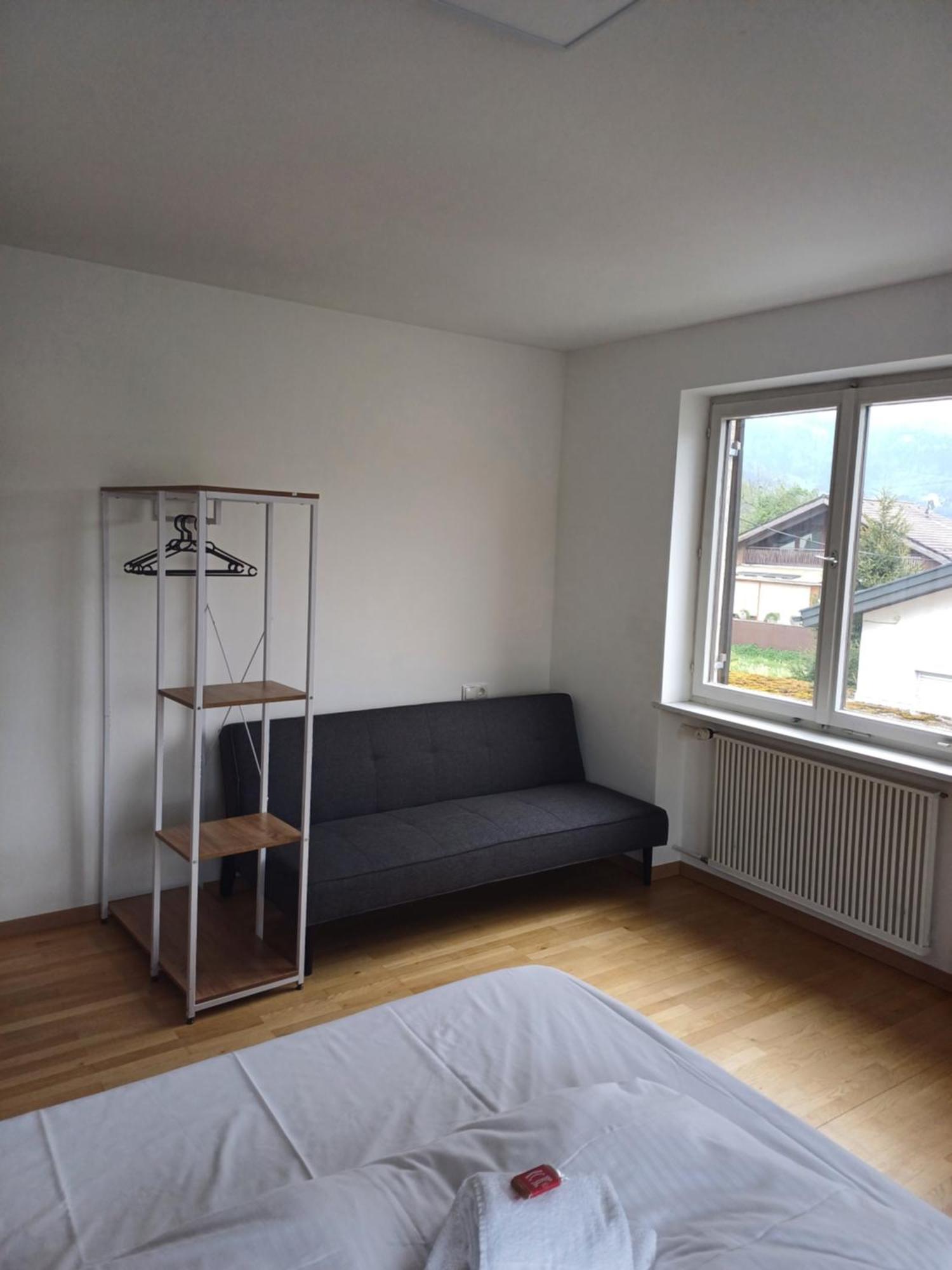 Crown Living Design Apartment - 2 Schlafzimmer - Kueche - Gratis Parkplatz - Abstellraum Fuer Fahrraeder/Ski Mader Buitenkant foto